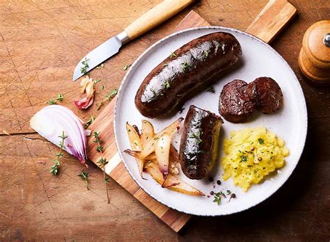 Boudins noirs égouttés après cuisson