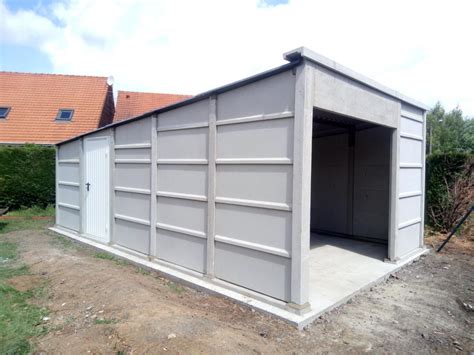 Garage préfabriqué en béton posé sur un terrain
