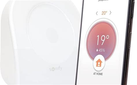 Thermostat connecté Somfy sur un mur
