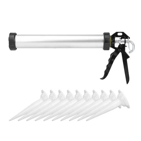 Pistolet à calfeutrer électrique en action