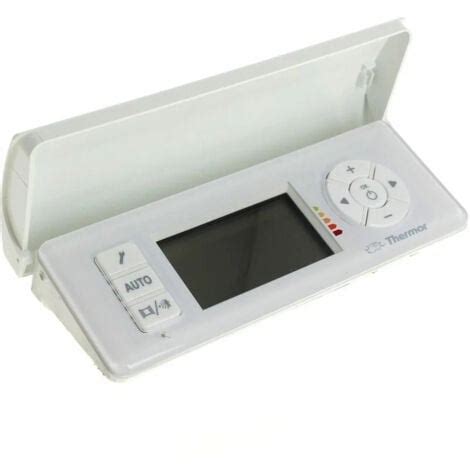 Gros plan sur le boîtier de commande digital du radiateur Atlantic Kéa