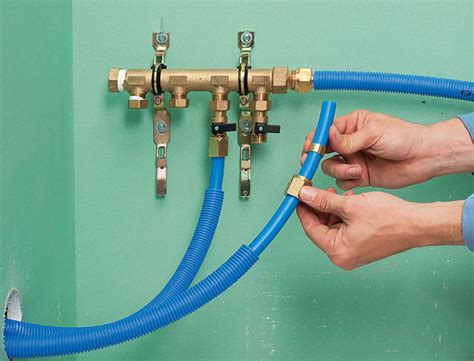 Mise en place des tubes PER sur les plaques isolantes