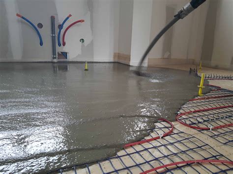 Coulage de la chape sur un plancher chauffant