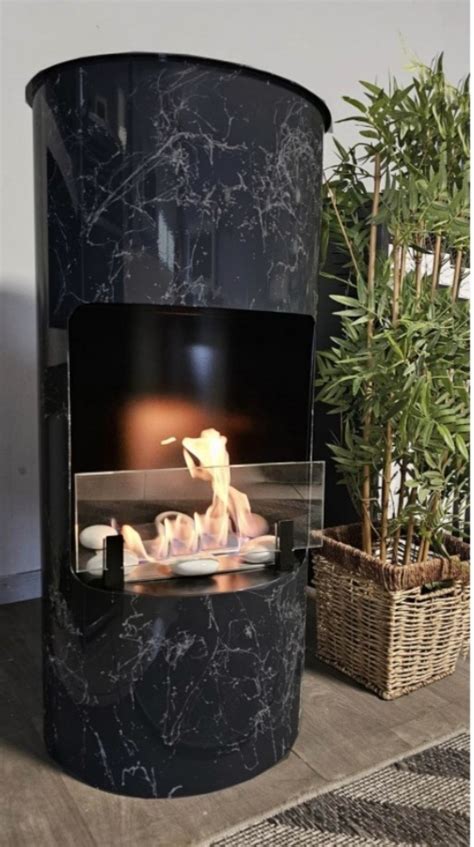 Poêle à bioéthanol moderne avec une flamme décorative