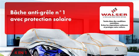 Photo d'une moto recouverte d'une housse de protection extérieure