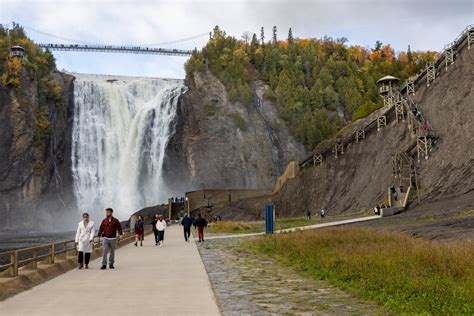 Vue panoramique de la chute de 35 mètres du Parc des Chutes-de-la-Chaudière