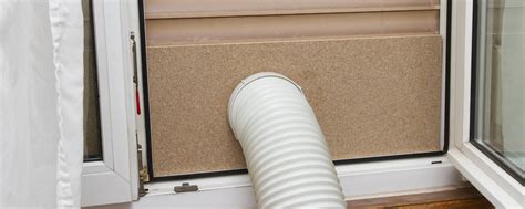 Schéma d'un kit de calfeutrage pour climatiseur mobile installé sur une fenêtre