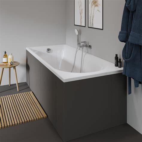 Gros plan sur la surface lisse et brillante d'une baignoire en acrylique