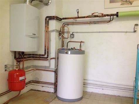 Ballon d'eau chaude sanitaire intégré dans une chaudière