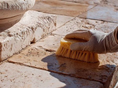Gamme de produits de nettoyage pour carrelage et pierre naturelle