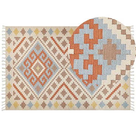 Motif zigzag détaillé d'un tapis kilim en coton