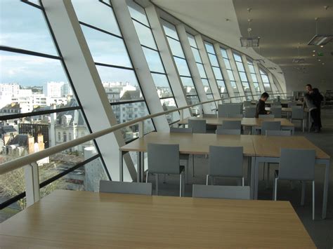 Intérieur du bâtiment des Champs Libres