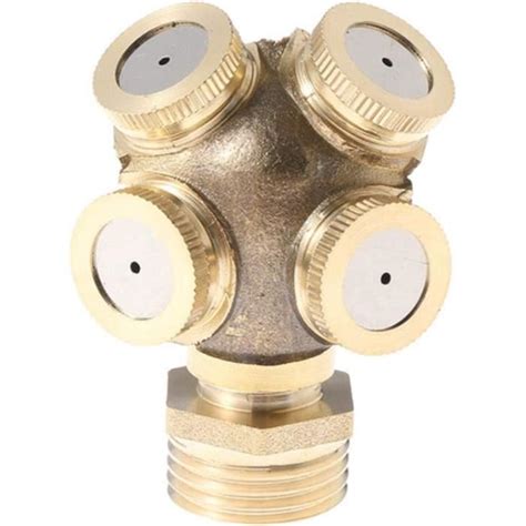 Gros plan sur une buse de brumisation en laiton