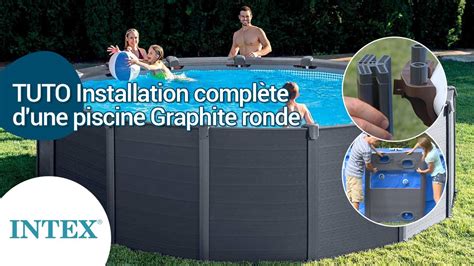 Une famille profitant d'une piscine Intex