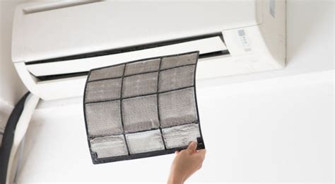 Image montrant le nettoyage d'un filtre de climatiseur