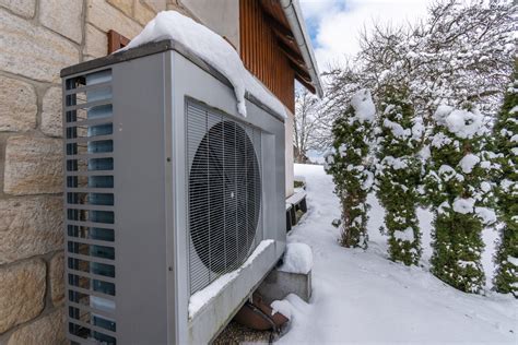 Illustration de supports de thermopompe murale avec des coussinets anti-vibrations