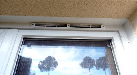 Représentation schématique d'une entrée d'air sur une fenêtre