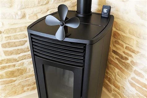 Ventilateur de poêle à bois sur un poêle