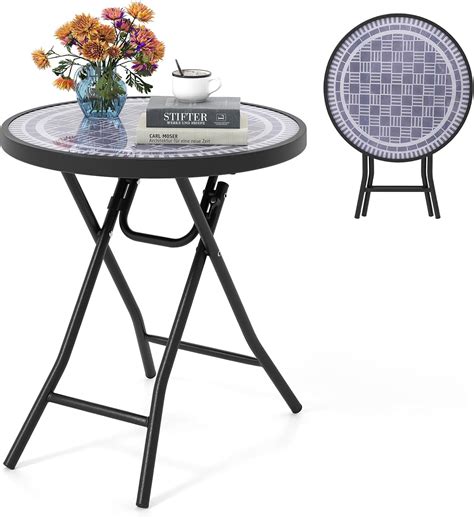 Petite table de jardin avec un ventilateur anti-mouche au centre