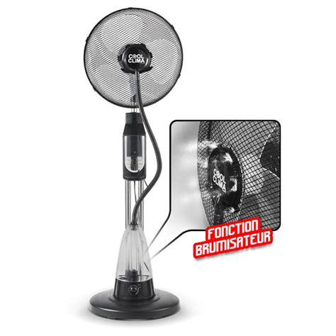 Ventilateur brumisateur sur pied dans un jardin