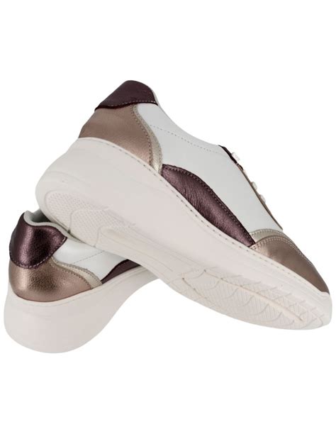 Chaussure avec semelle amovible