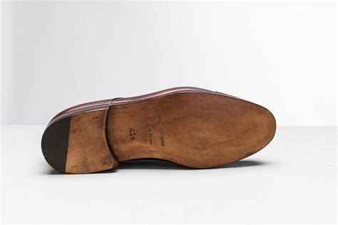 Chaussures à semelles en cuir