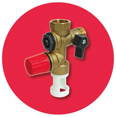 Gros plan sur un groupe de sécurité de chauffe-eau