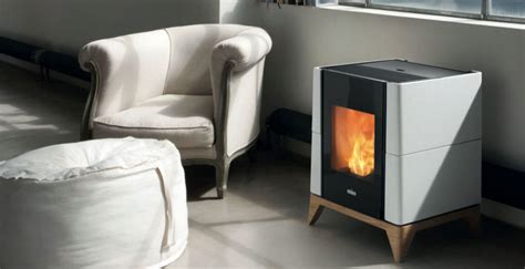 Exemples de designs de petits poêles à granulés modernes