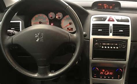 Tableau de bord Peugeot 307 ouvert