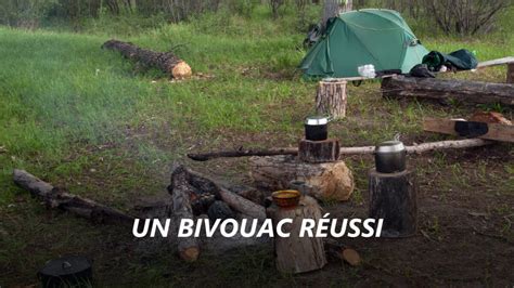 Emplacement de bivouac idéal sous un arbre