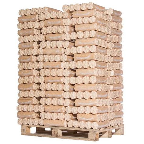Pile de bûches de bois compressé