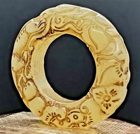 Art ancien chinois représentant des figures en jade