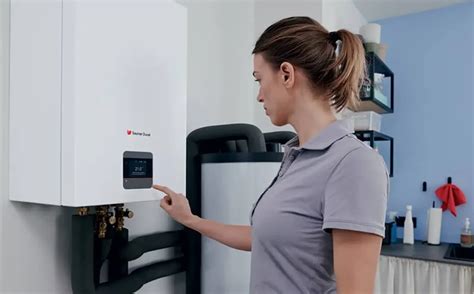 Chaudière ELM Leblanc moderne avec écran affichant un code erreur