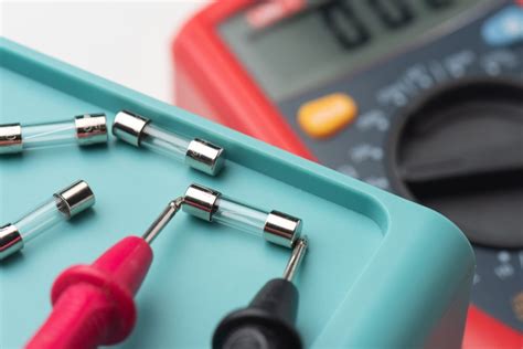 Utilisation d'un multimètre pour tester un fusible