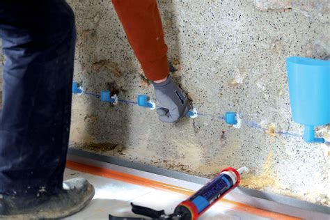 Schéma d'injection de résine dans un mur pour bloquer les remontées capillaires