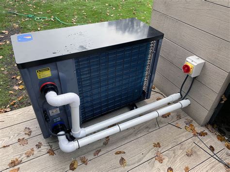 Panneau de commande d'une pompe à chaleur de piscine