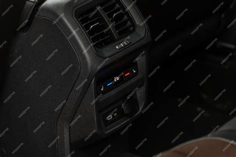 Vue rapprochée du panneau de contrôle LED du climatiseur