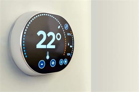 Thermostat connecté sur un mur