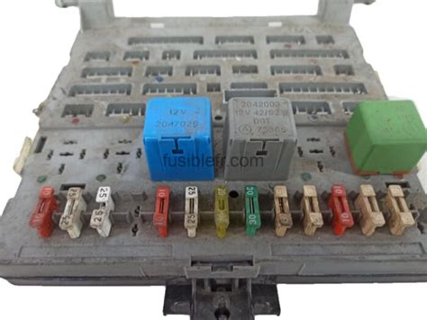 Emplacement boîte à fusibles Peugeot 205