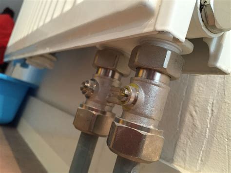Détail d'un raccord de tuyauterie pour radiateur