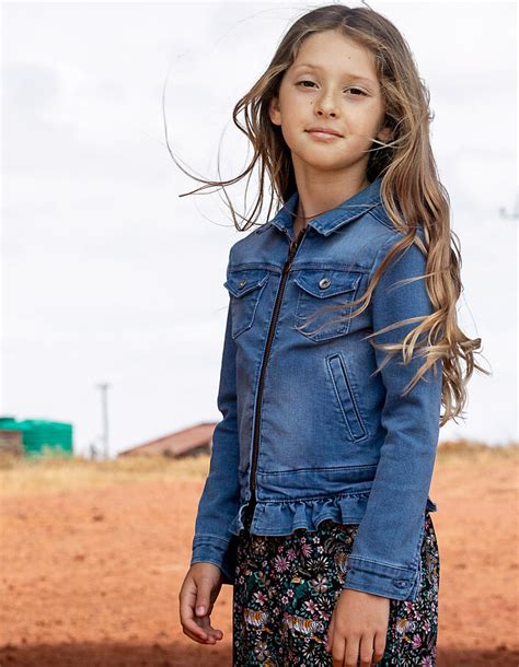 Fille en veste en jean IKKS avec broderies