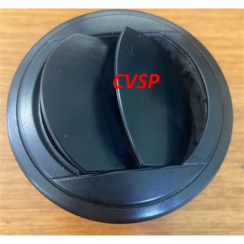 Schéma technique d'un aérateur de tableau de bord de voiture avec ses dimensions et points de fixation