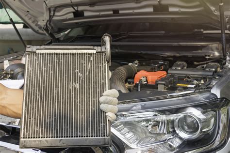 Radiateur de voiture démonté