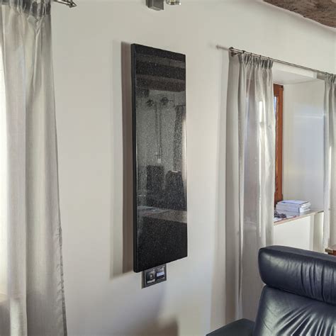 Radiateur en pierre de lave dans un salon moderne