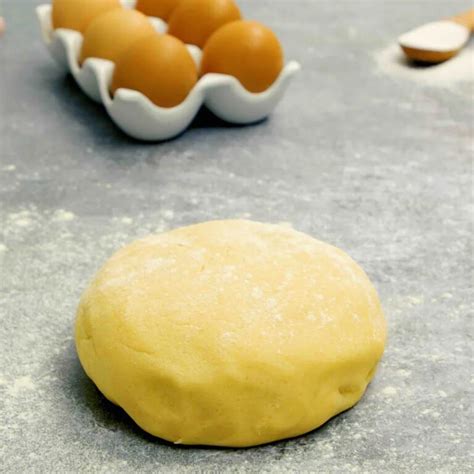 Préparation d'une pâte à gâteau roulé