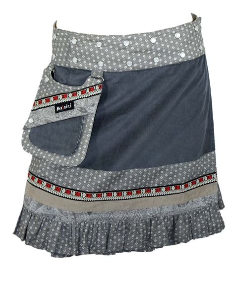 Collection de jupes Moshiki avec différents imprimés et coupes