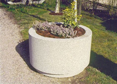 Jardinière en béton ronde avec gravillons lavés