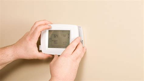 Démontage d'un thermostat mural