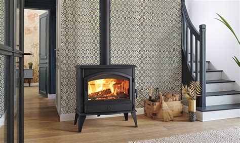 Poêle à granulés moderne avec habillage en fonte