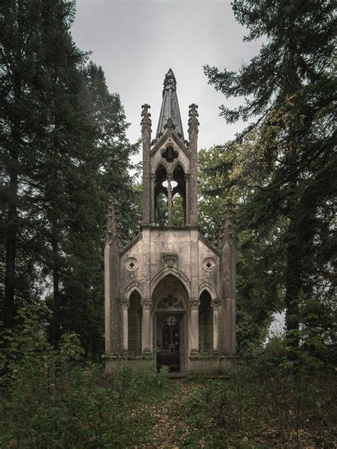 Chapelle Art-Déco abandonnée